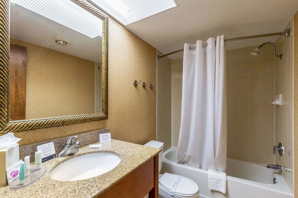 Tulsa Square Hotel Central, I-44 By OYO