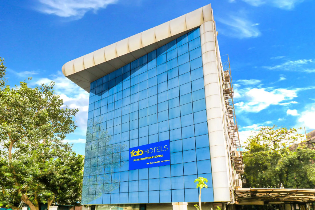 FabHotel Byaris International