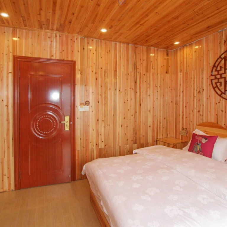 Fenghuang Nanmu Inn 1