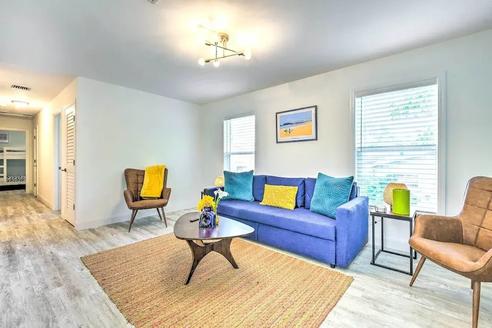 Near Downtown + Ocean: Sarasota Getaway