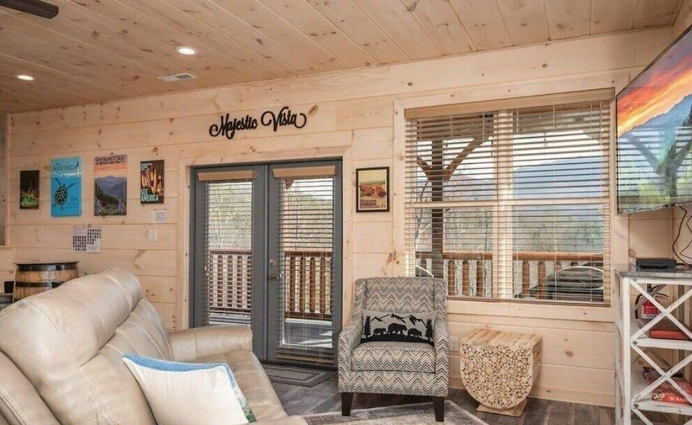Majestic Vista 3 Bedroom Cabin
