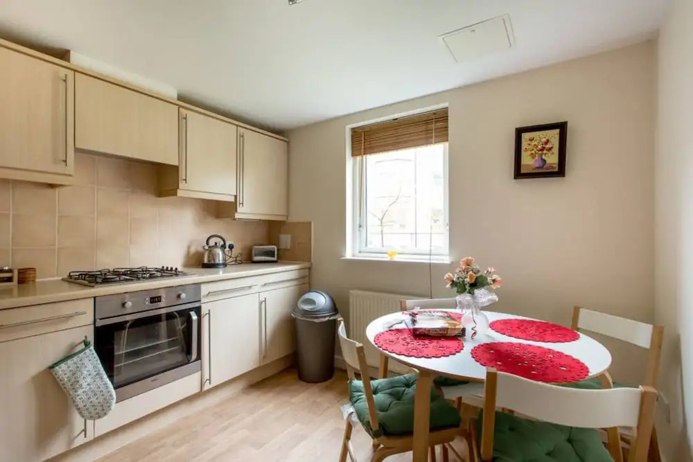 2 Bedroom Apartment Near City Centre