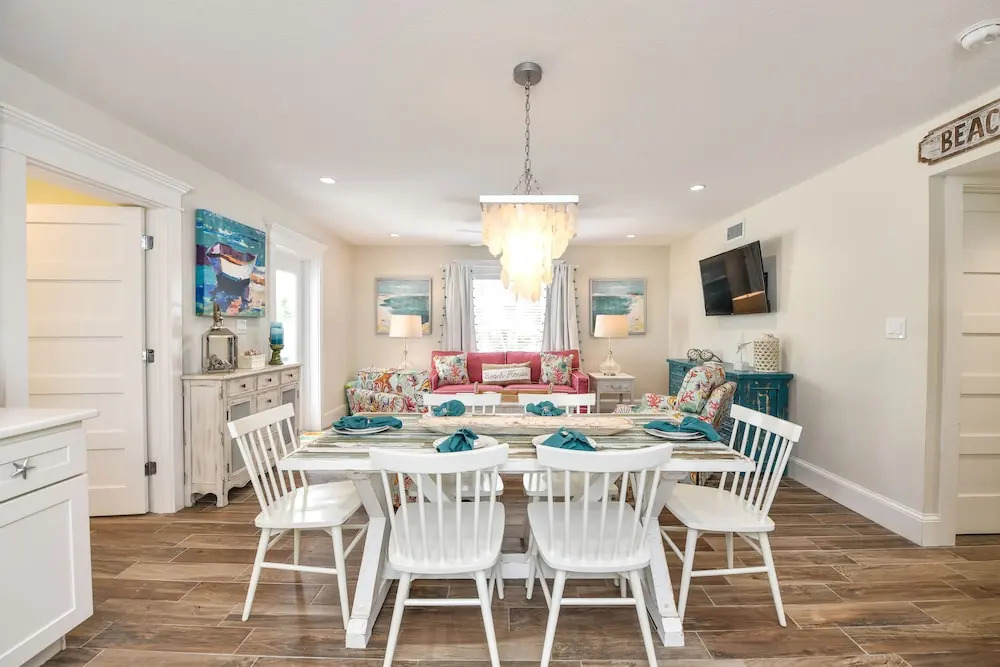 Sea Breeze - Pet Friendly, Located in Siesta Key Village, Steps to Siesta Key Beach