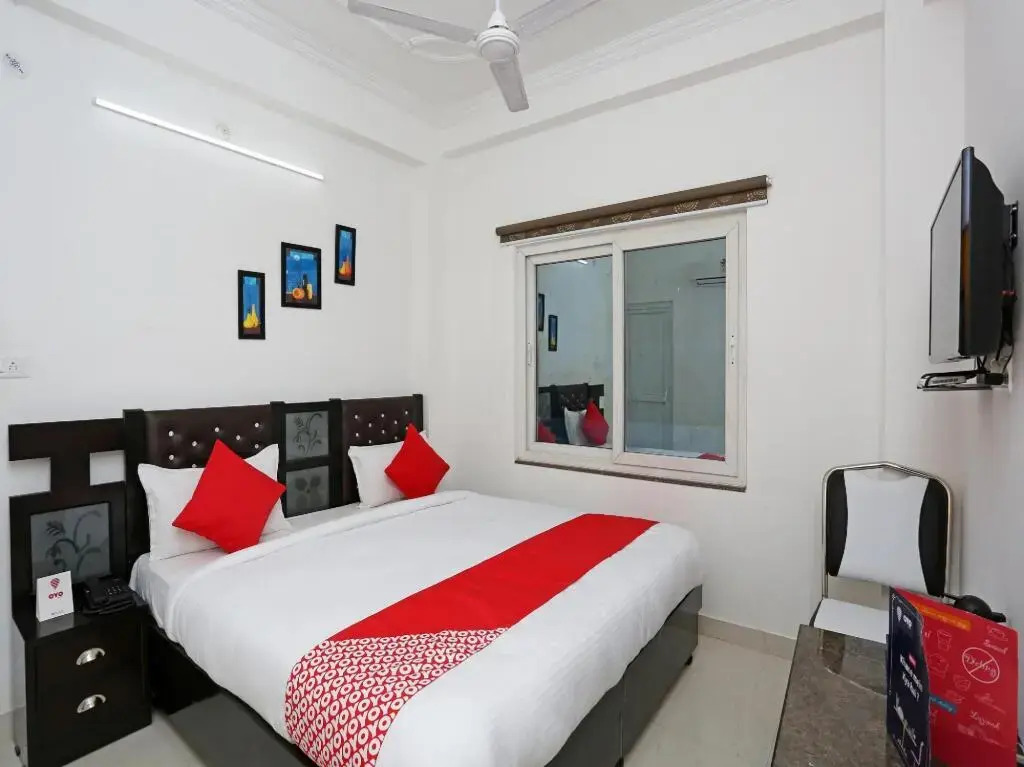 SS Hotel By OYO Rooms