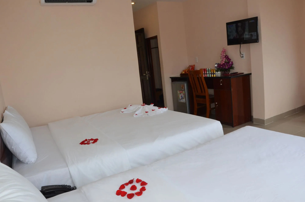 Ngọc Hân Hotel By The Moment