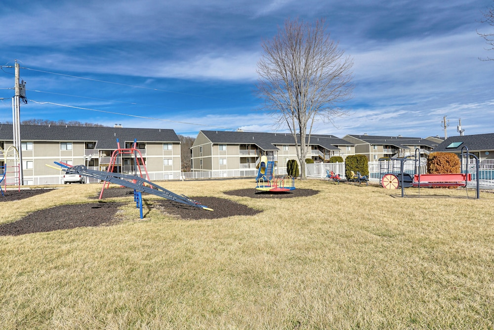 Lakefront Osage Beach Abode w/ Grill & Pool Access