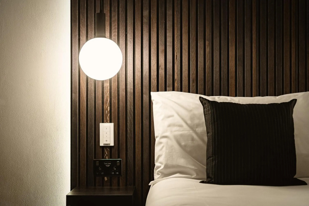The Acacia, Luxury with Private Balcony + Parking