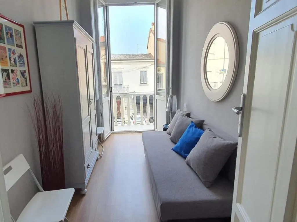 Foscolo 27 a 100 M Dal Mare