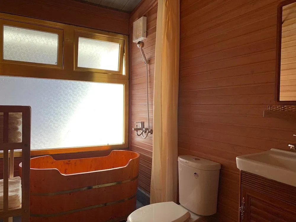 Tropical Forest Hostel & Apartments