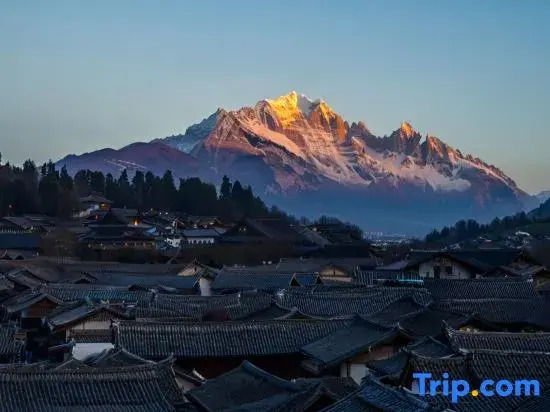 Shixu Meisu Whole House Smart Hotel (the Old Town of Lijiang Bailong Plaza Store)