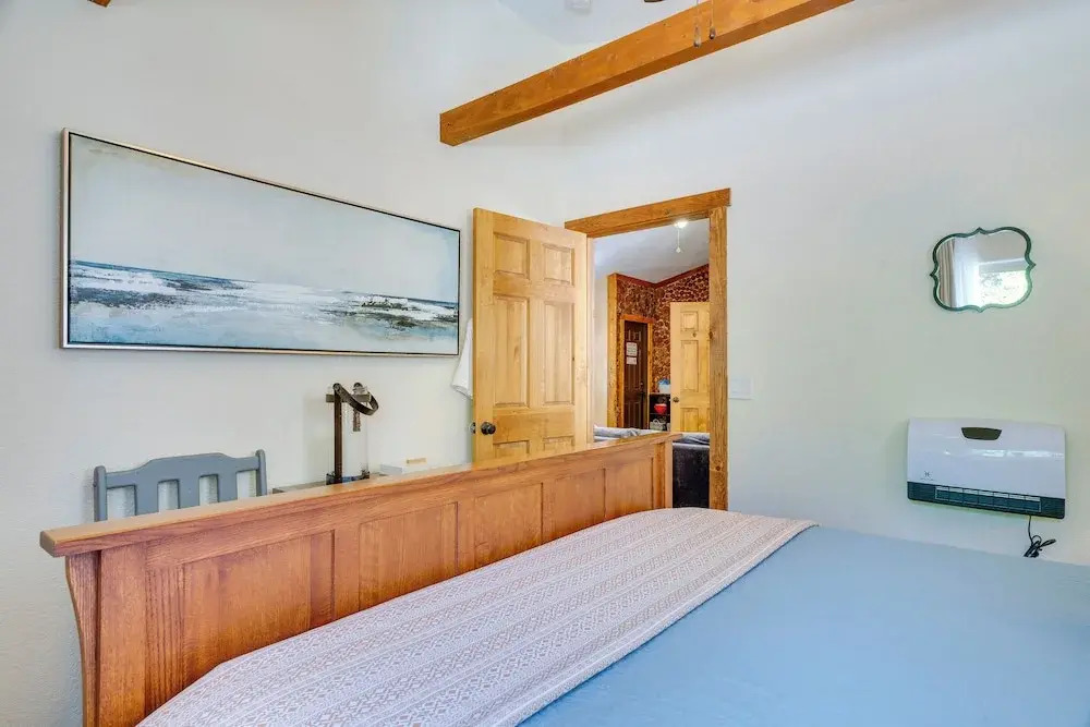 Woodland Park Apartment: Forest Views + Deck!