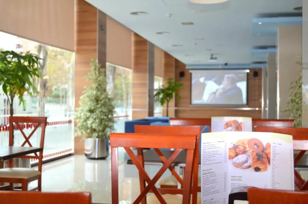 Отель B&B Tarragona Reus
