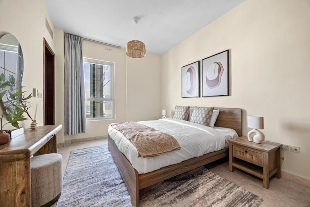 Bloomfields Elevated 2BR in Marina Heigh