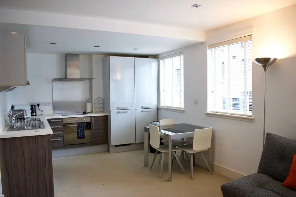 Super Central City Apartment - 1 Bedroom, Sleeps 4