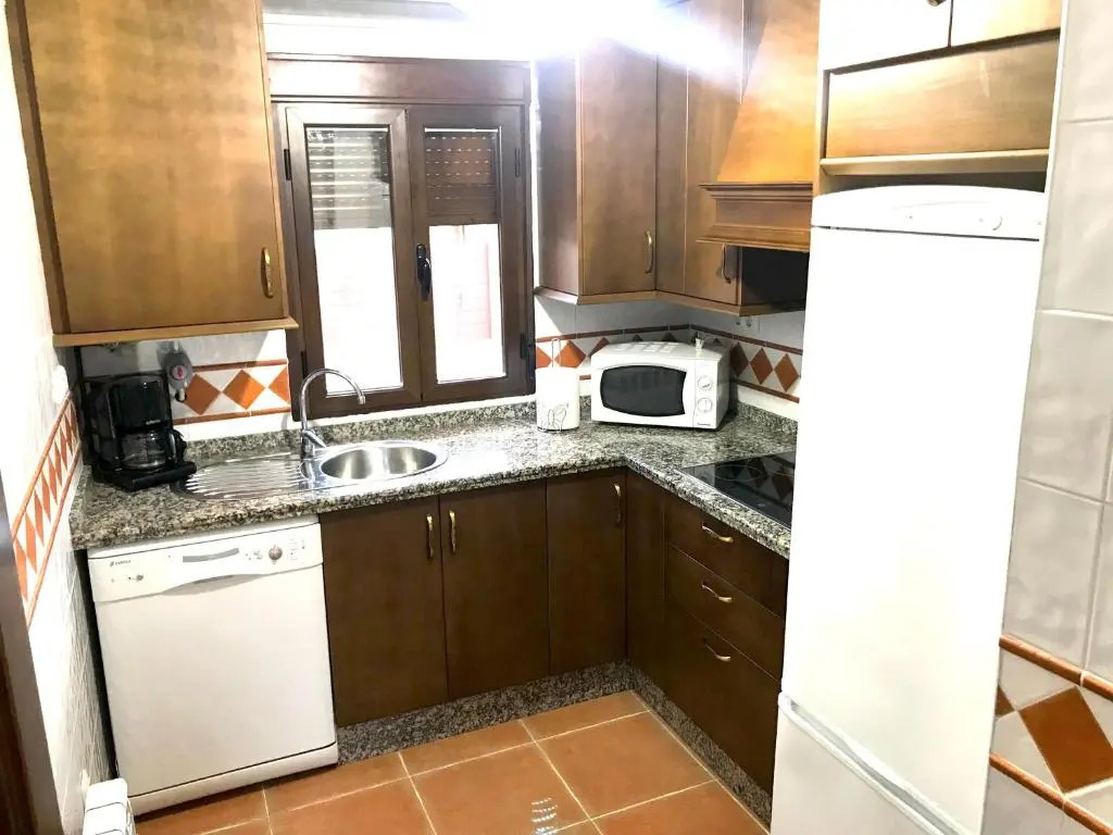 Vistaluque - Casa Adosada de 3 habitaciones con Piscina y Pista de Padel