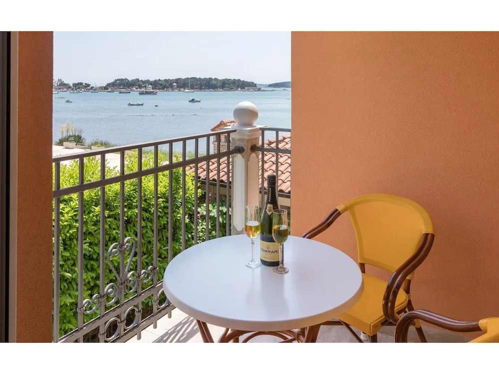 Modern apartment with balcony and sea view for 2 persons in Medulin