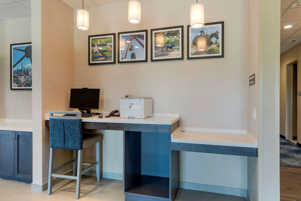 Comfort Inn & Suites Balch Springs - SE Dallas