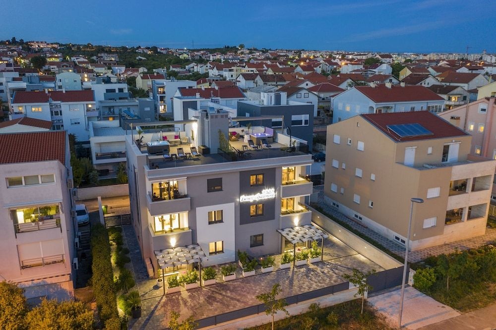 Luxury Majpruz Suites I