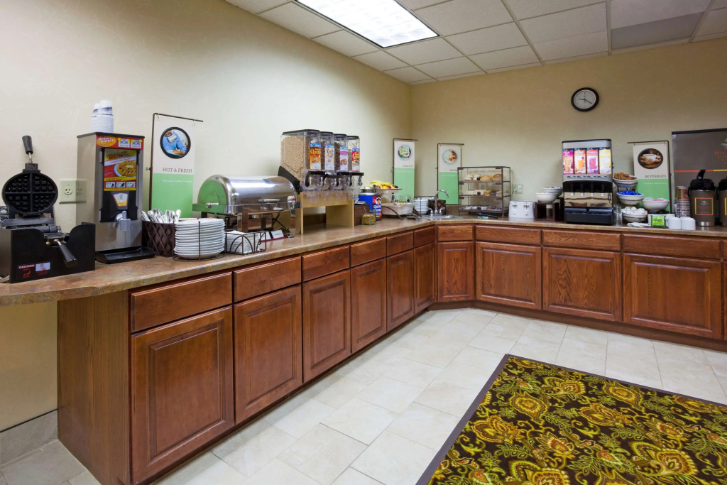 Country Inn & Suites by Radisson, Dakota Dunes, SD