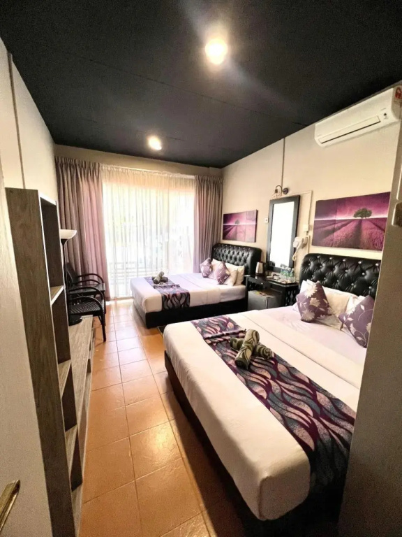Ghazrins Garuda Hotel