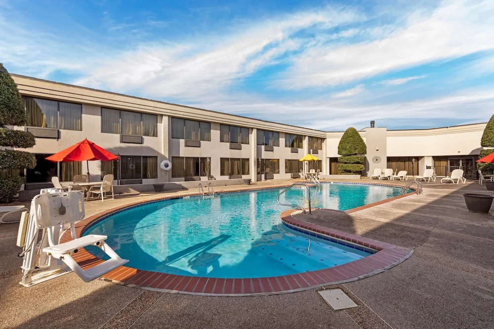 Holiday Inn Huntsville - West