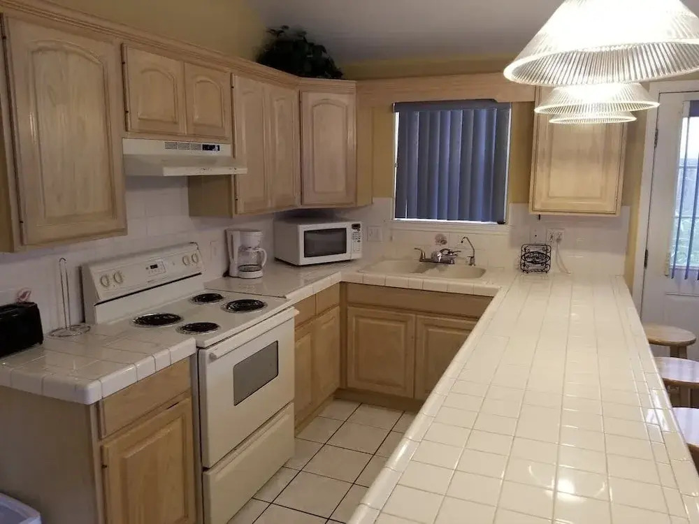Ground Floor Duplex 1/2 block to Beach BBQ ok 2 Bedroom Home by RedAwning