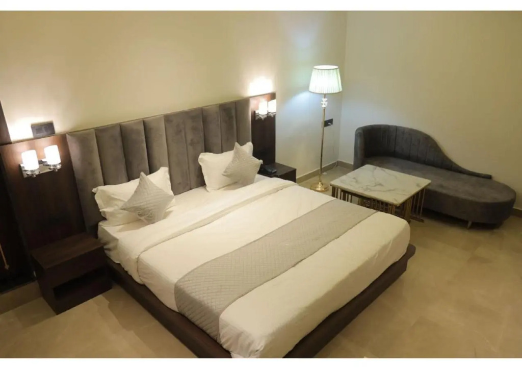 Hotel Majestic Grand By MNG Rooms
