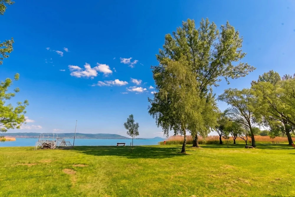 Lakeside Serenity House