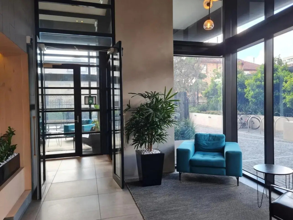 St Kilda 2BR2BA +Balcony +view+workstation+ car