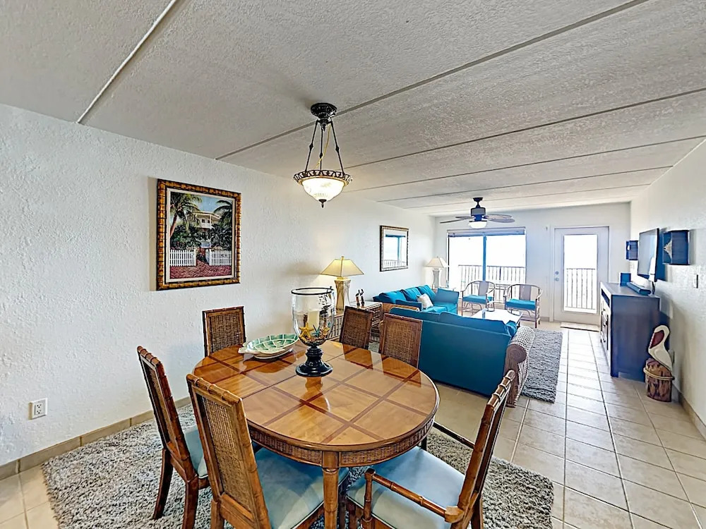 2BR Embassy #404 - 2 Br Condo