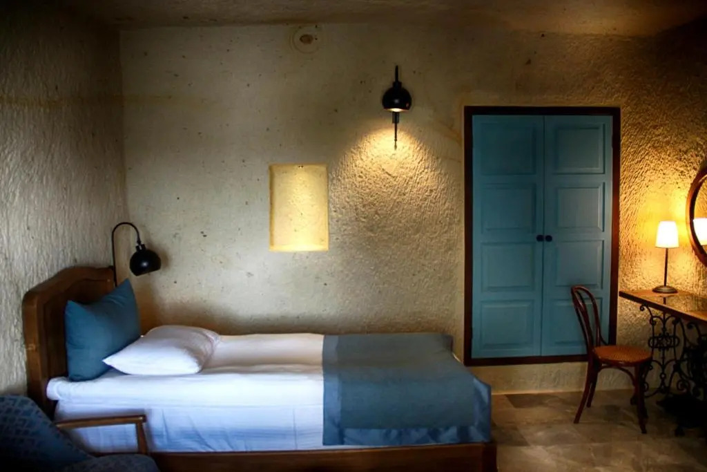 1811 Cave Hotel