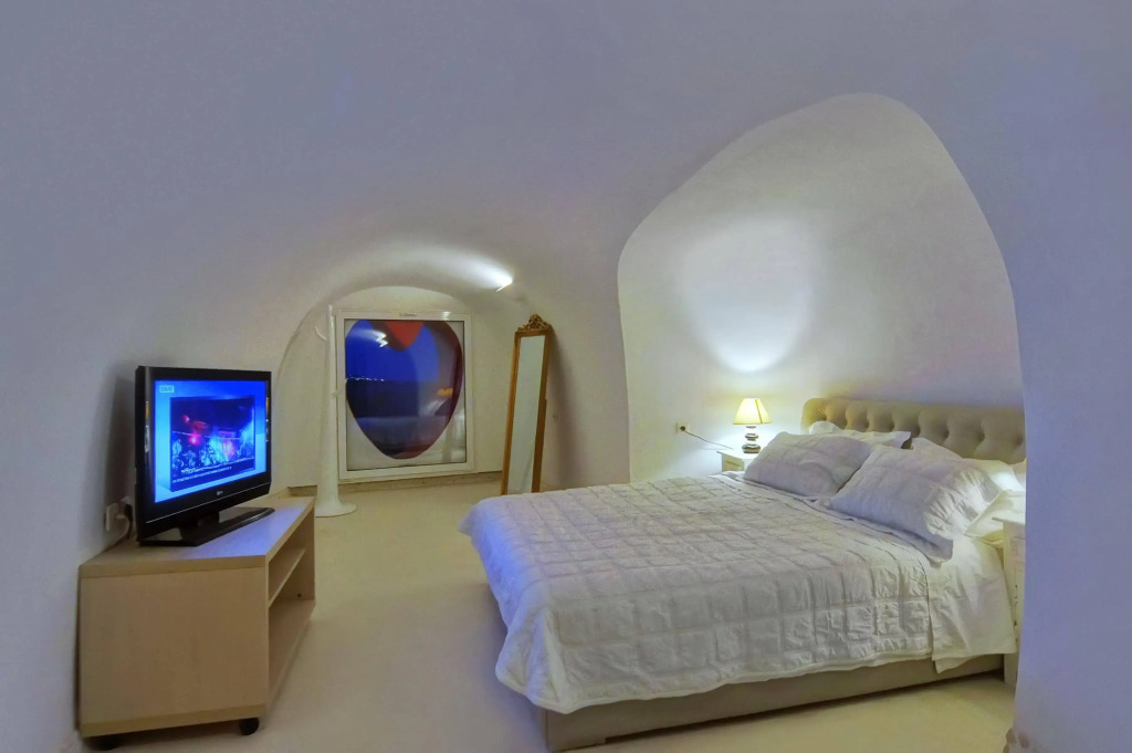 Suites of the Gods Cave Spa Hotel