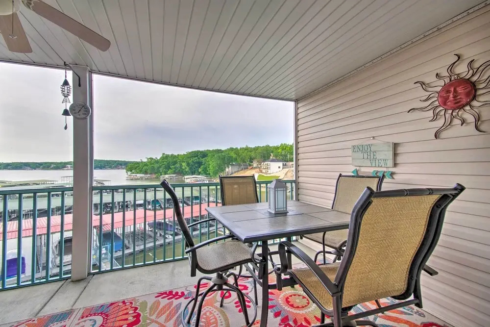 Screened Balcony w/ Views: Sleek Lake Ozark Gem!