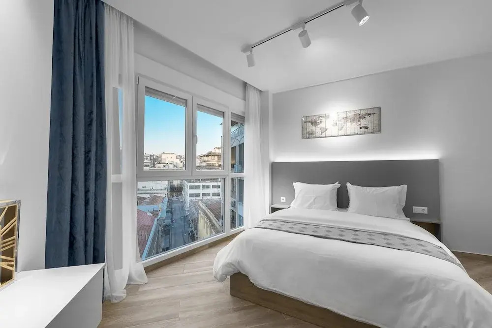 Avenue, Nilie Hospitality MGMT