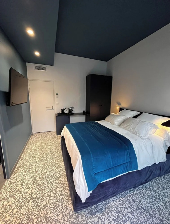 Suite 28