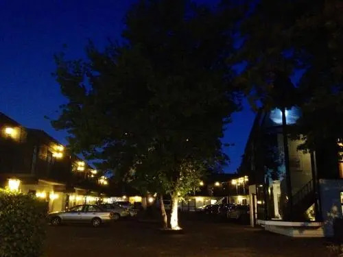 Academy Motor Lodge