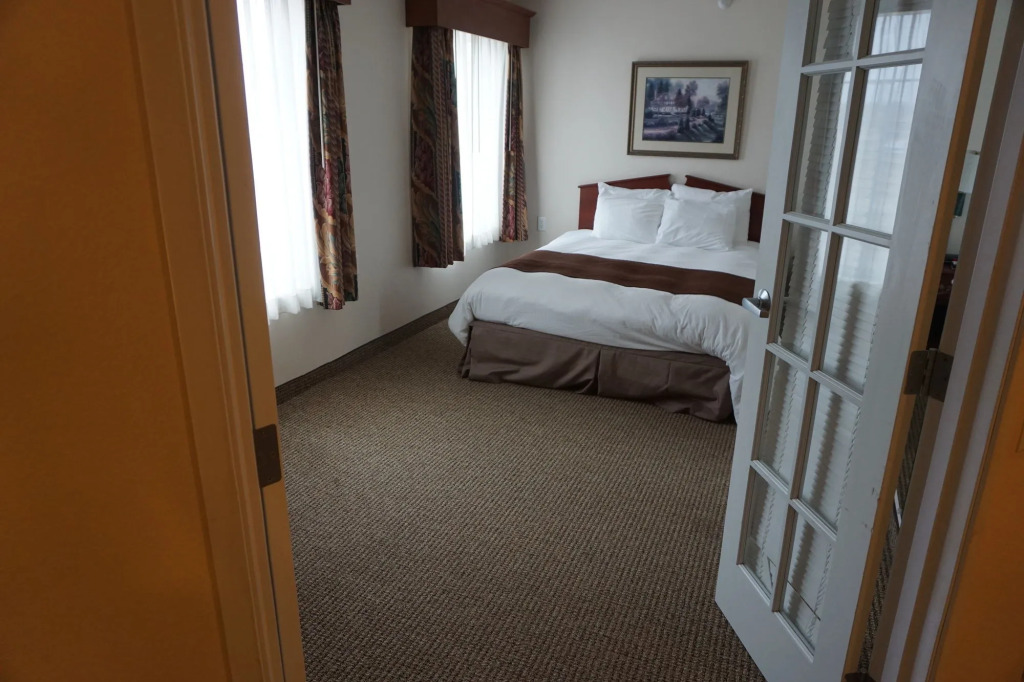 River Hills Hotel