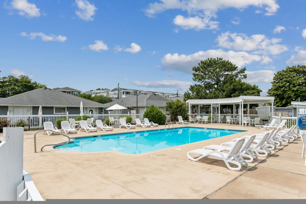 Beautiful Sea Gem - Condo 1 4 mi From Beach w Pool