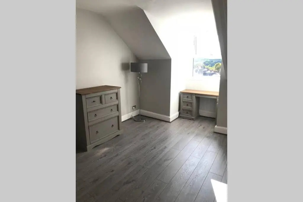 Large 7 bedroom House with Parking near City Centre