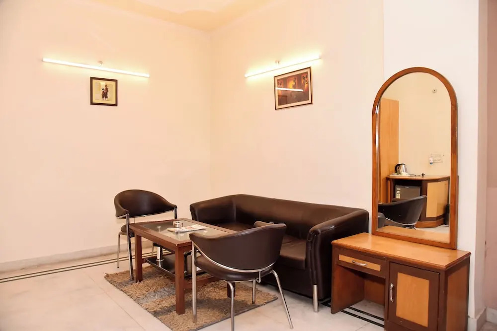 Hotel Gracious - Civil Line