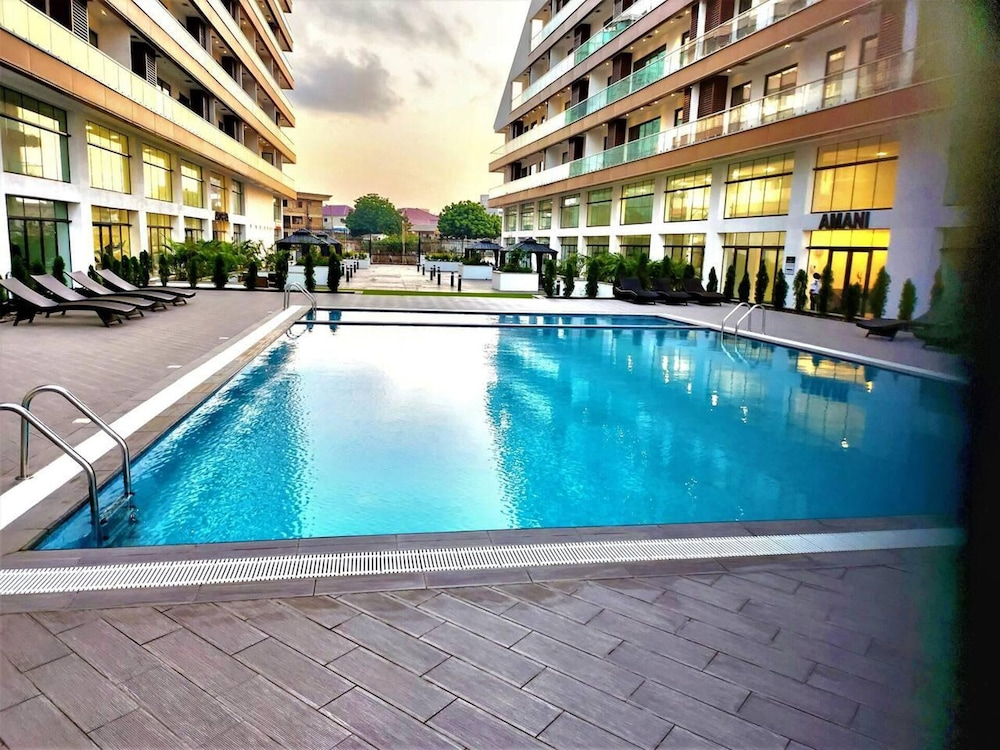 Fantastic Luxury Gem-5star Location, Pool, Gym