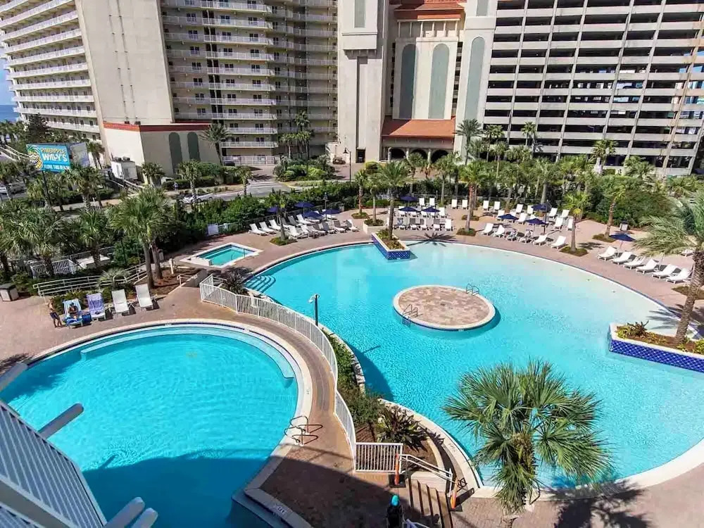 Laketown Wharf #1126