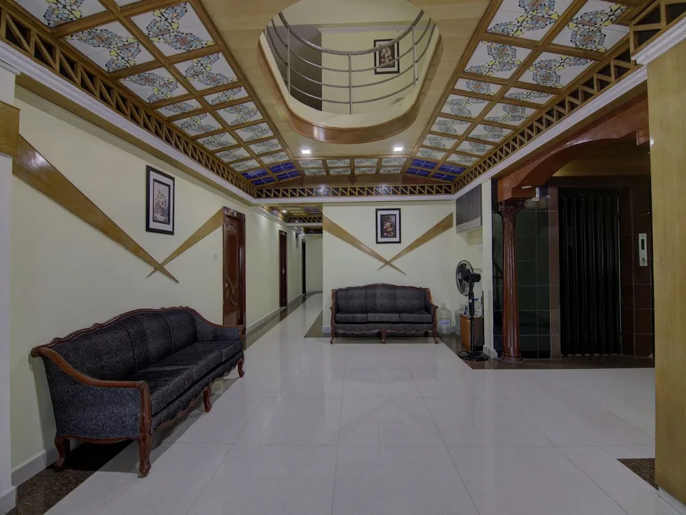 OYO 16120 Balajee Classic Inn
