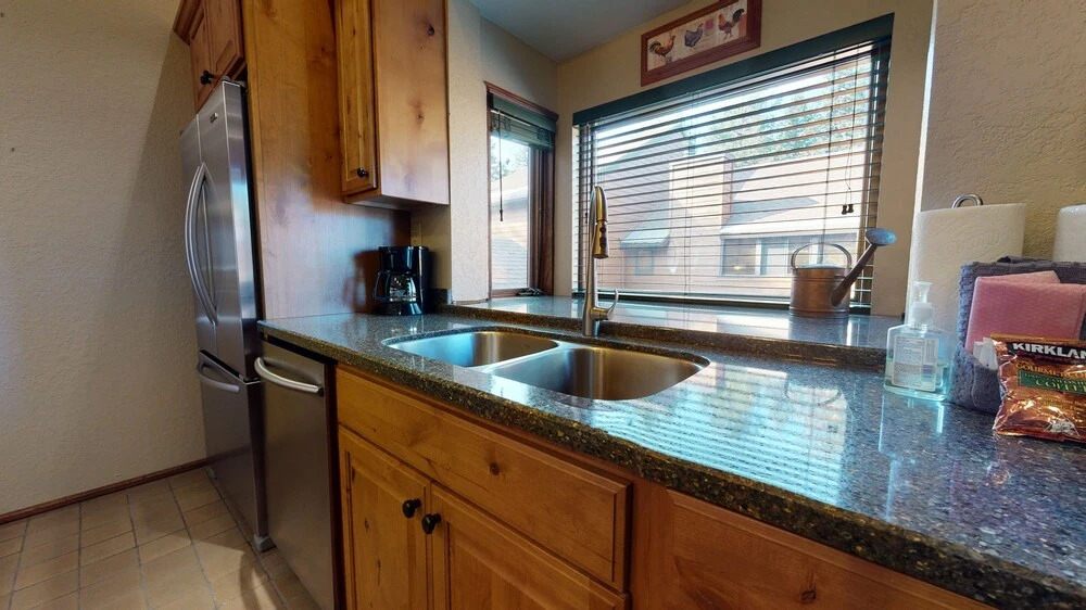 Helios North 6 Spacious and Bright, Pet-Friendly, Walk to The Village Gondola by RedAwning
