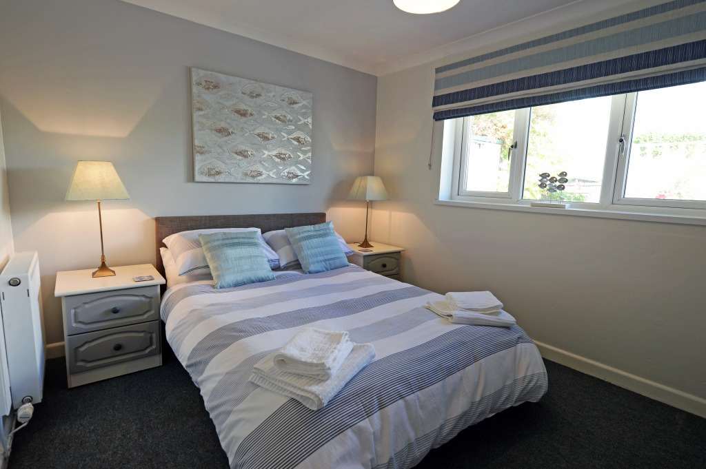 Valley Retreat - Peaceful Location, Walk to Beach, Parking