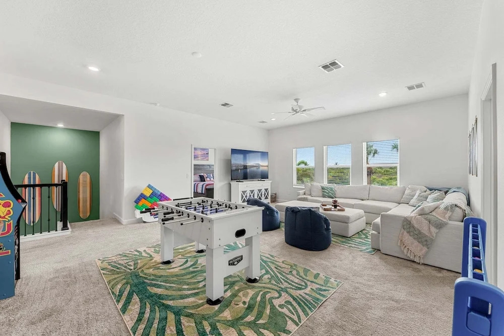 435 Strand Dr