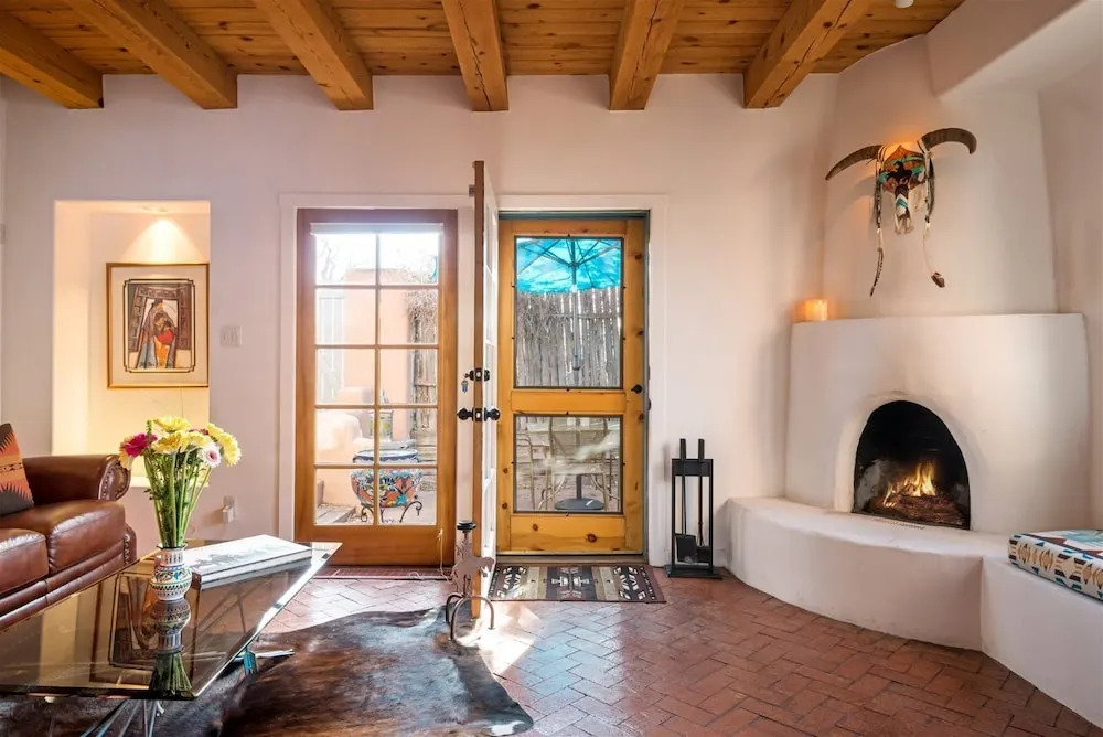 Serenidad - Delightful Vacation Home, Walk to The Plaza and Canyon Rd