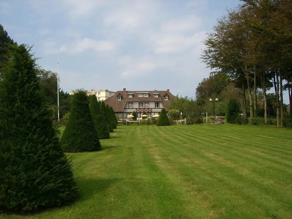 Golf Hotel