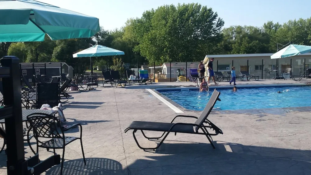 Great Blue Resorts - Cherry Beach Resort