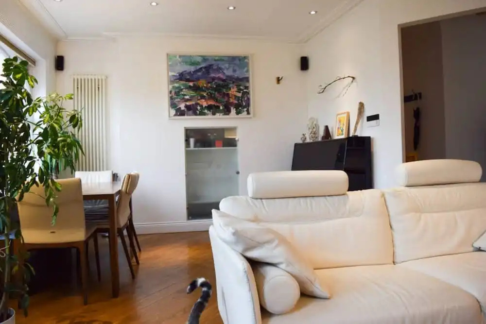 Stylish 2 Bedroom Top Floor Flat in Maida Vale